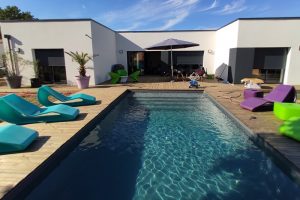 Lire la suite à propos de l’article Quelle piscine choisir pour une maison contemporaine ?